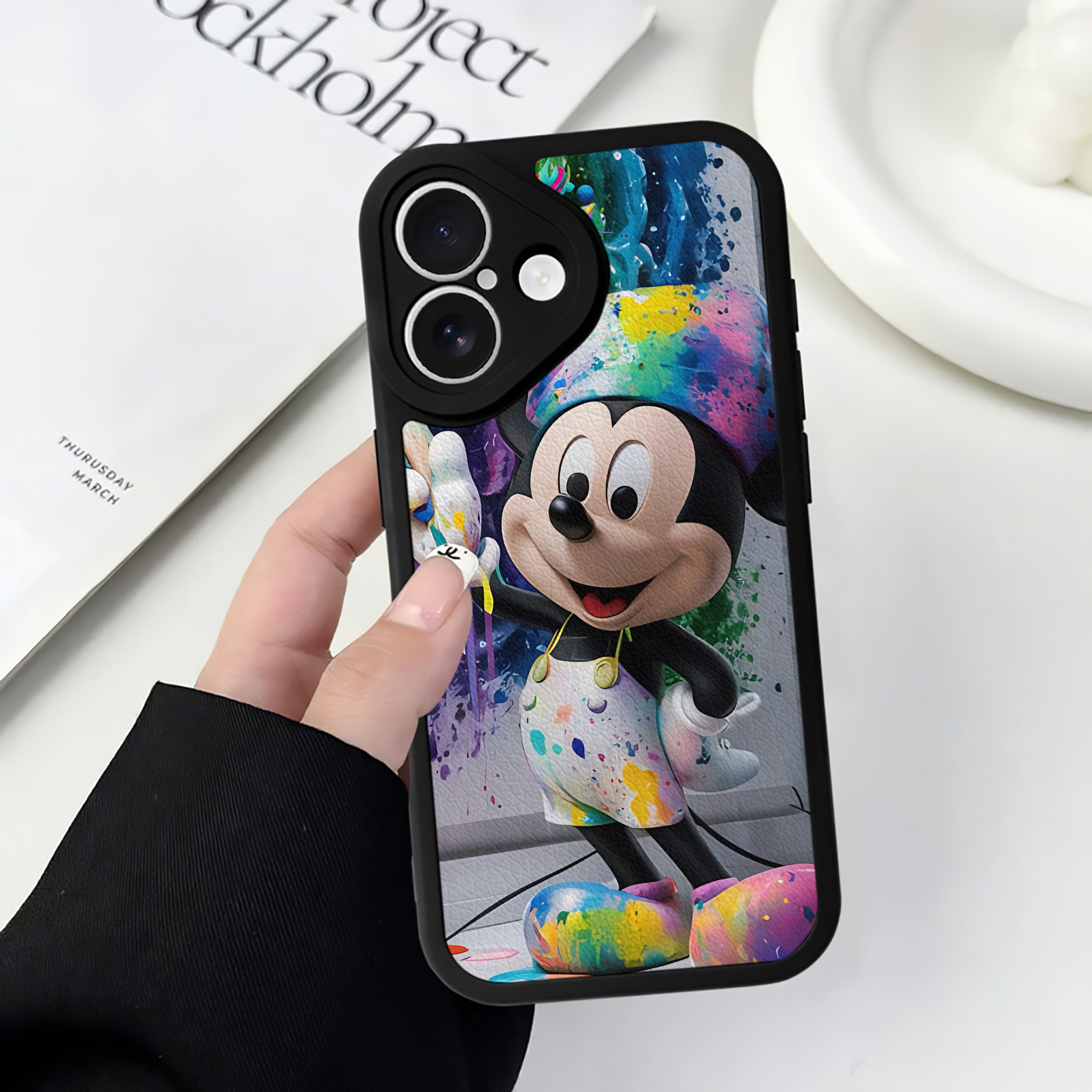 （画像用） ミッキーマウス Mickey Mouse 【iPhone 16シリーズ対応】シリコンスマホケース（レザー調） 材質：シリコン